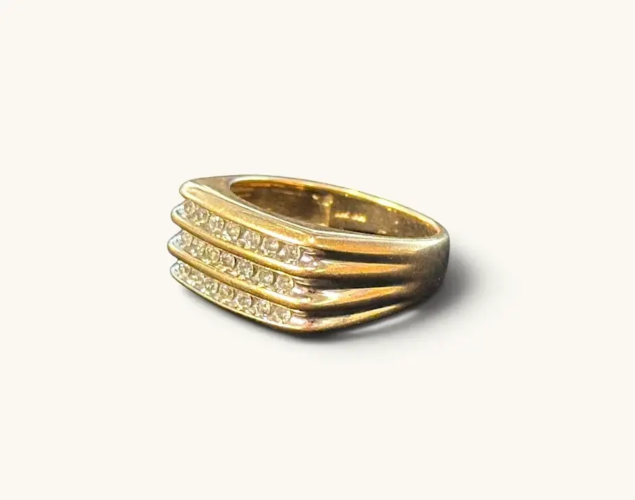Anillo Vintage de Oro Amarillo de 10K con Diamantes