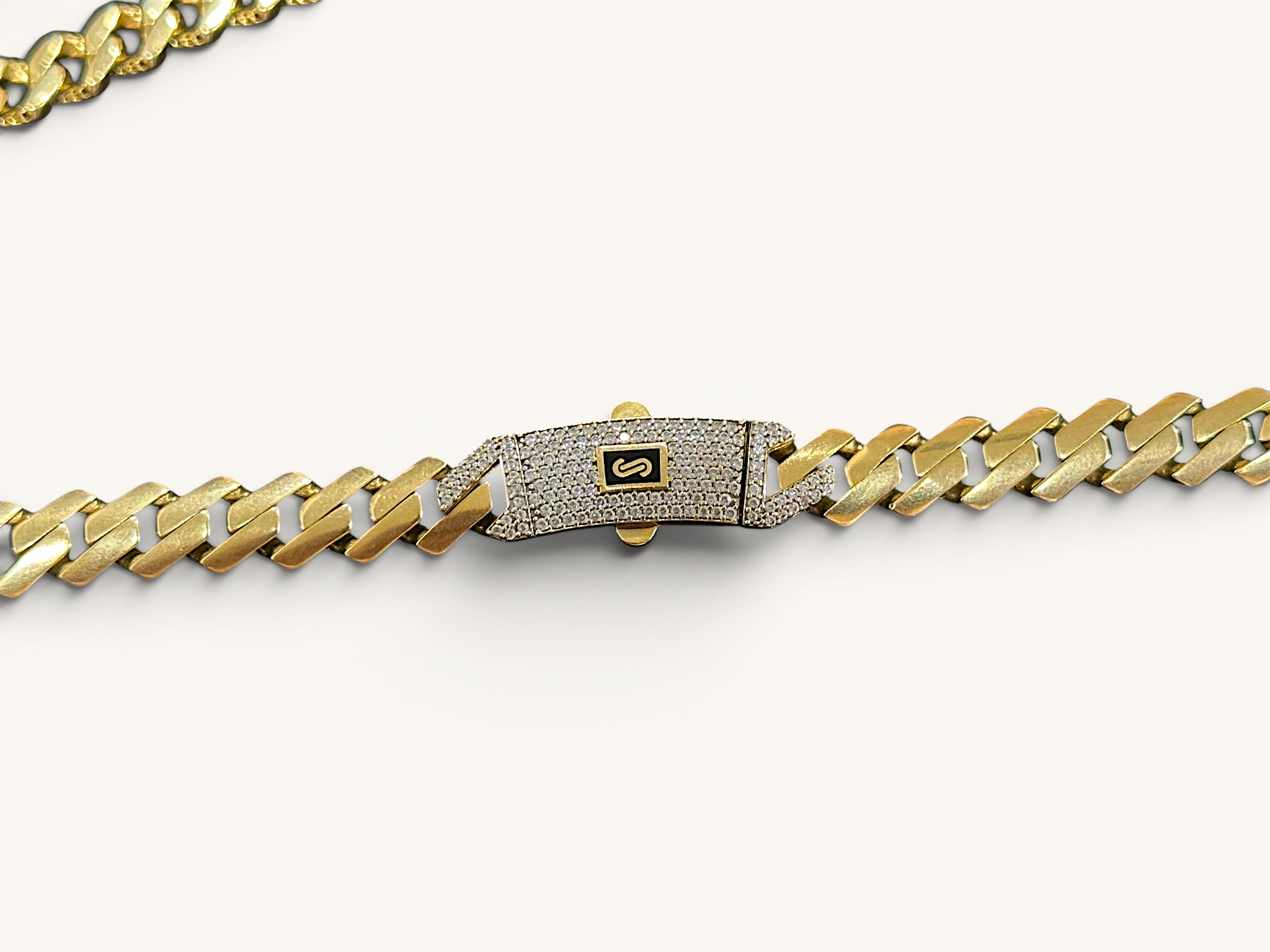 Collar de Eslabón Cubano con Acentos de Diamante de Oro de 10K Monaco Chain Edge 6