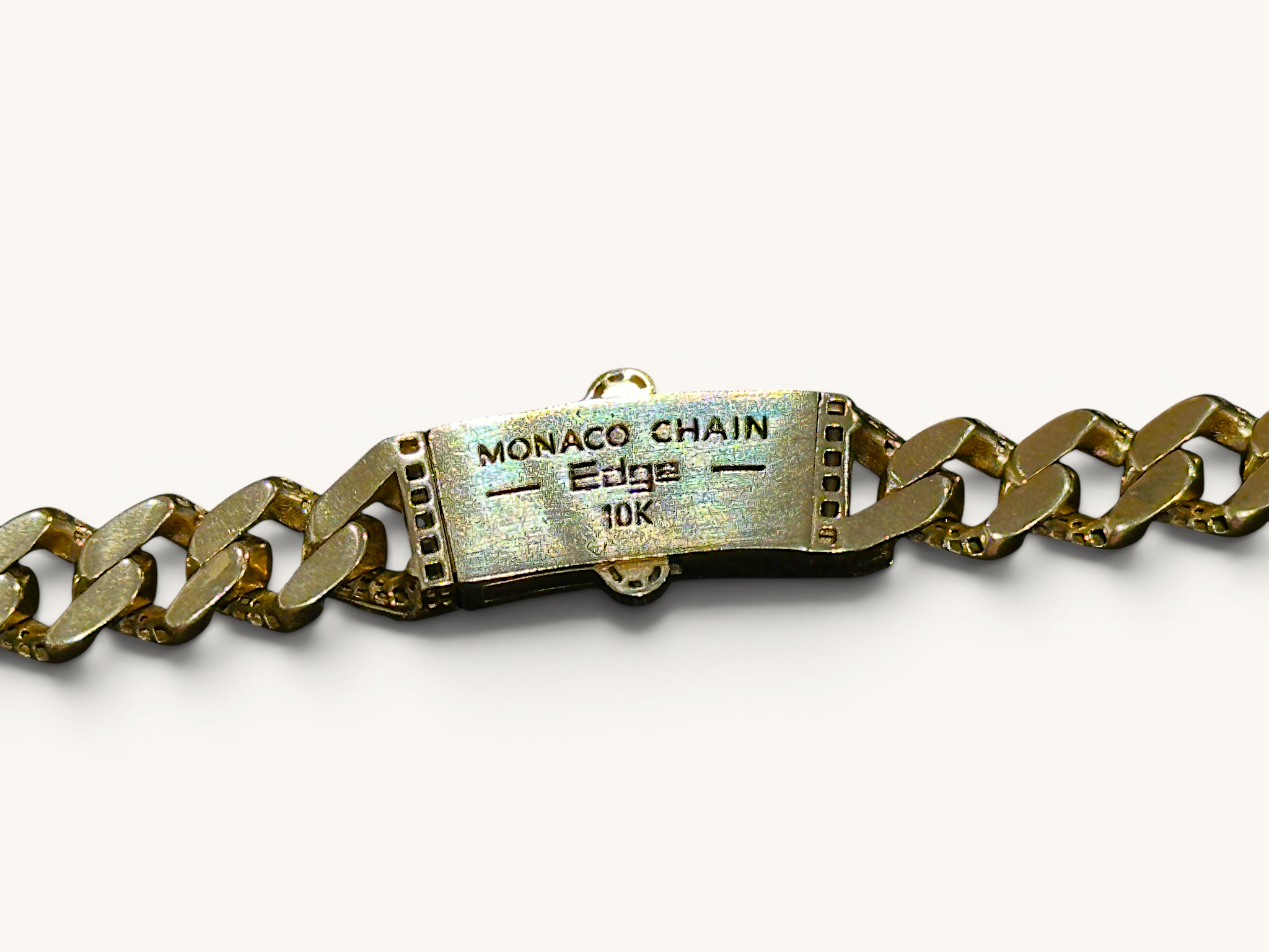 Collar de Eslabón Cubano con Acentos de Diamante de Oro de 10K Monaco Chain Edge 9